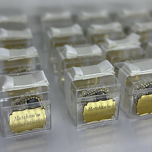 Süslemeli hediye kurusunda taşlı zikirmatik