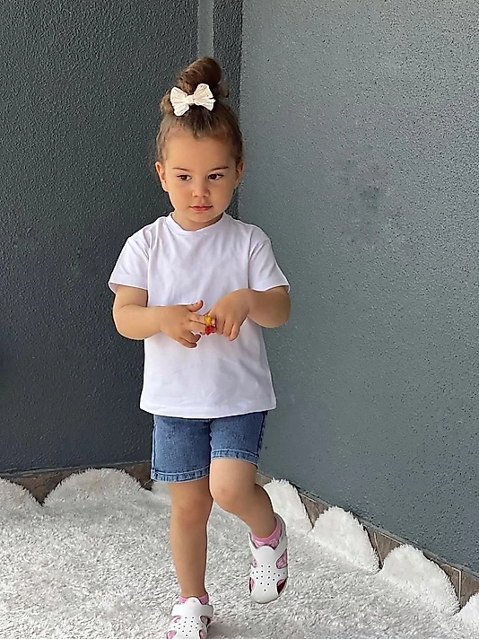 Likralı Beyaz Renk Kısa Kot Kombin