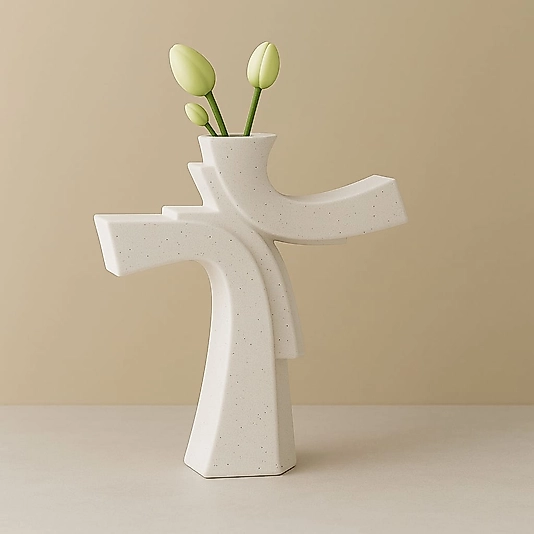 Asimetrik Form Beton Vazo – Minimal & Sanatsal Dekor Beyaz