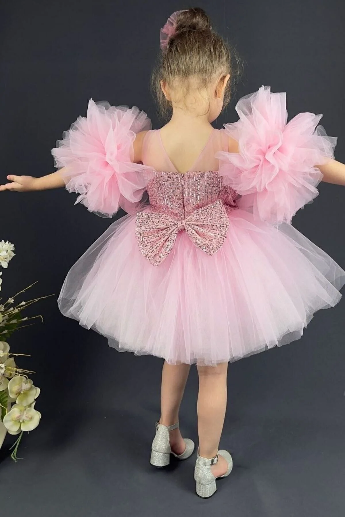 Kol Detaylı Ponponlu Tokalı Pembe Renk Çocuk Abiye