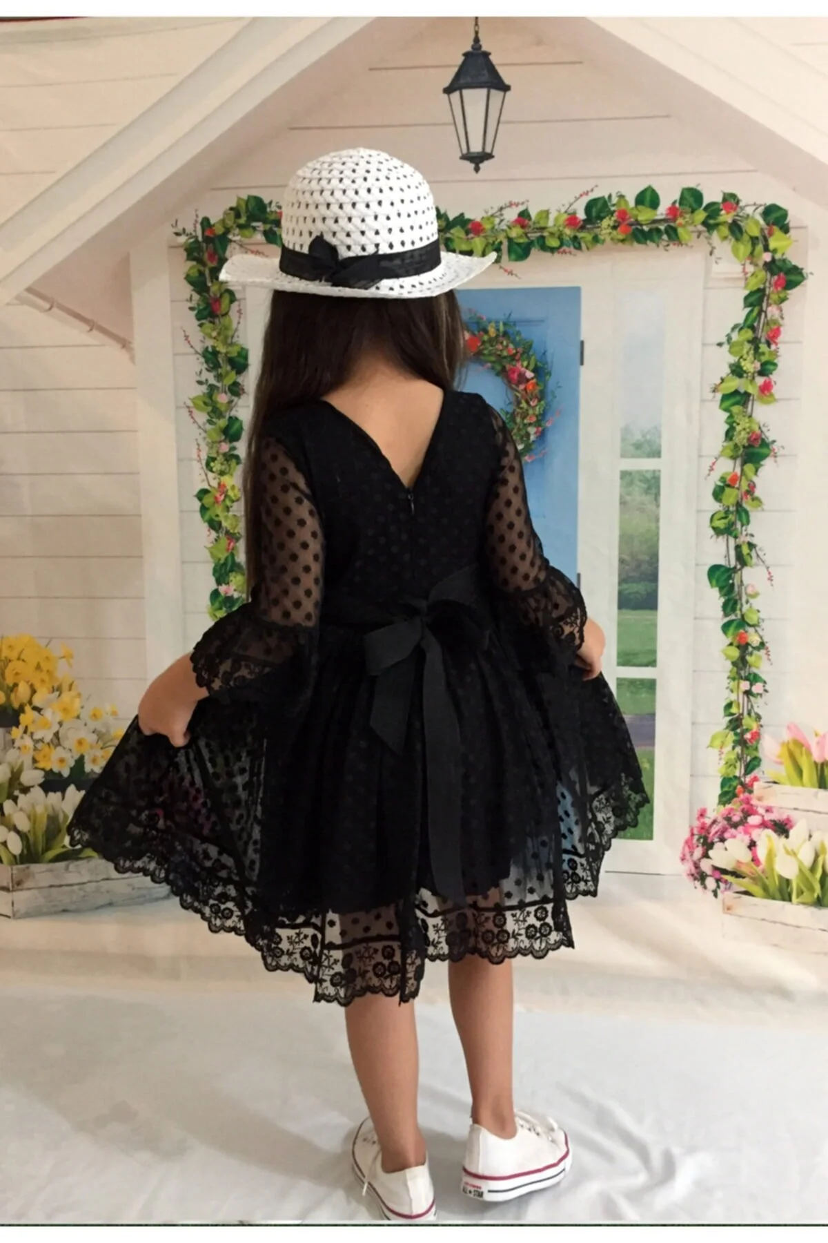 Şapkalı Güpürlü Prenses Model Kız Çocuk Elbisesi