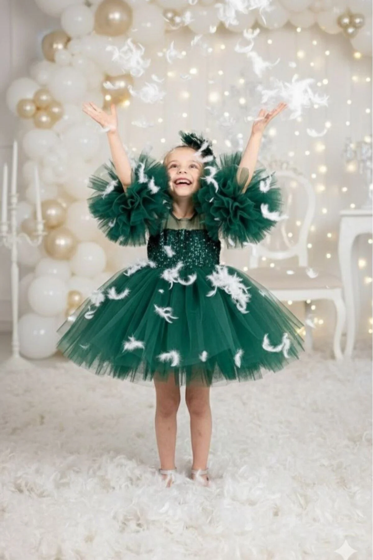 Kol Detaylı Ponponlu Tokalı Yeşil Renk Çocuk Abiye