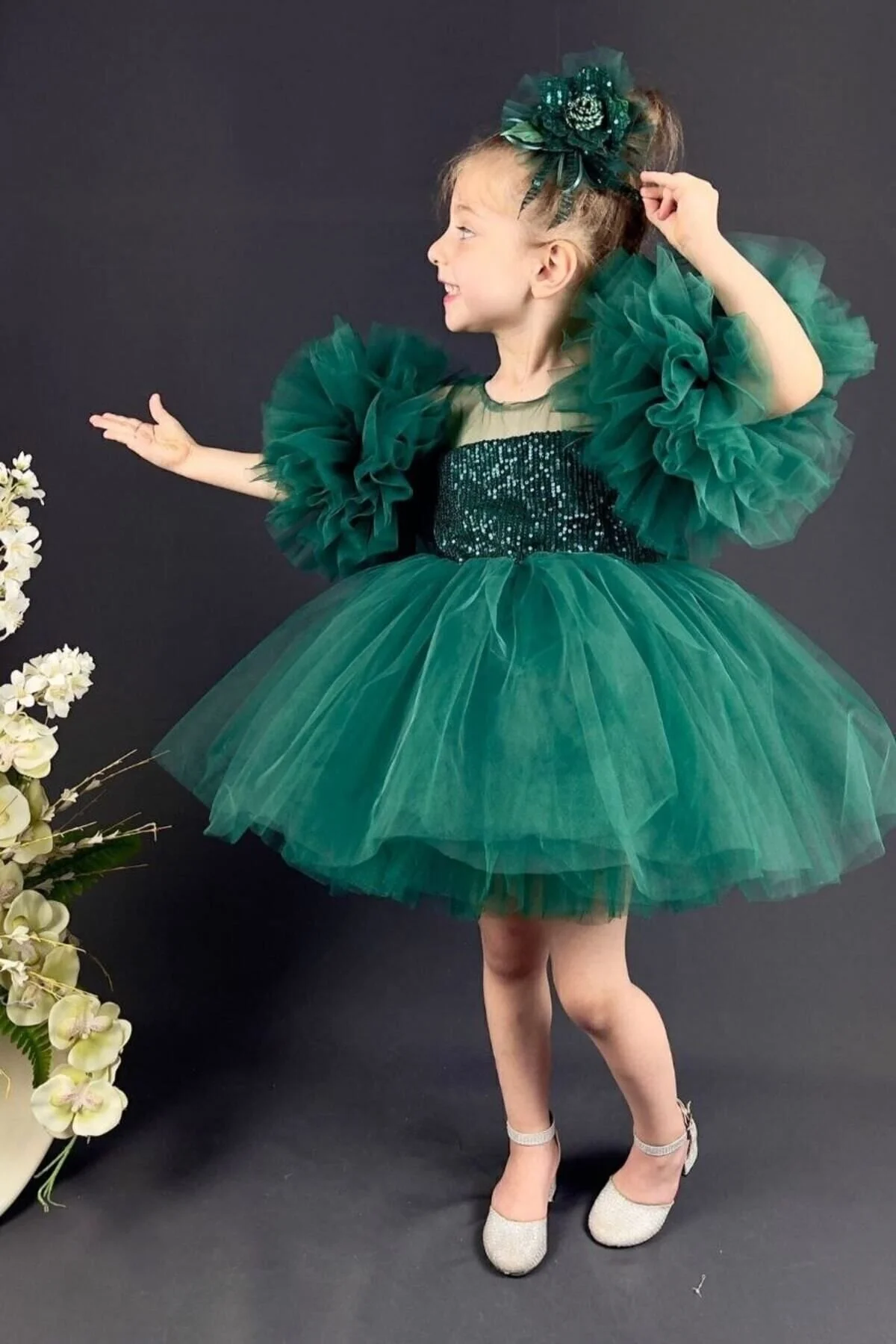 Kol Detaylı Ponponlu Tokalı Yeşil Renk Çocuk Abiye