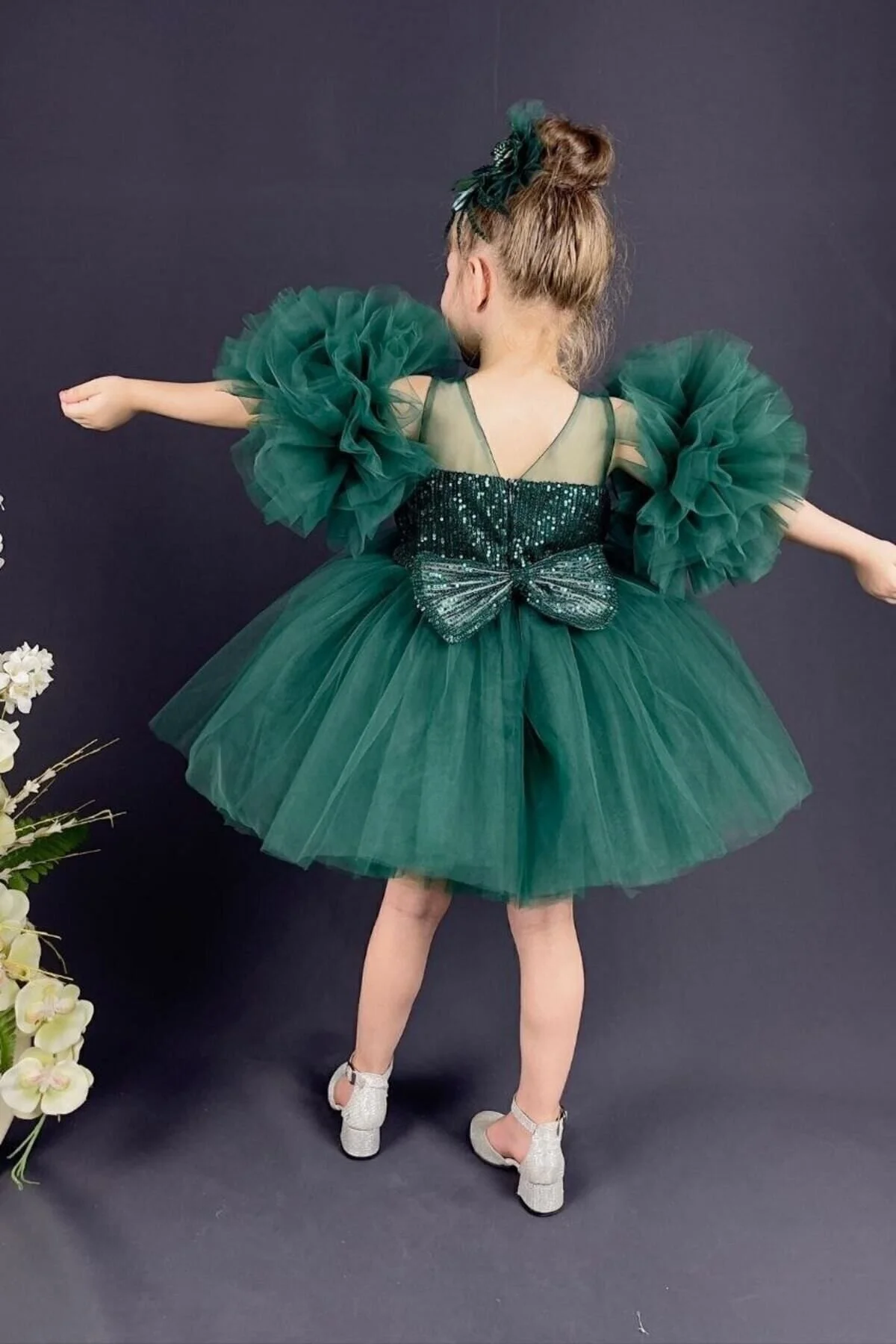 Kol Detaylı Ponponlu Tokalı Yeşil Renk Çocuk Abiye