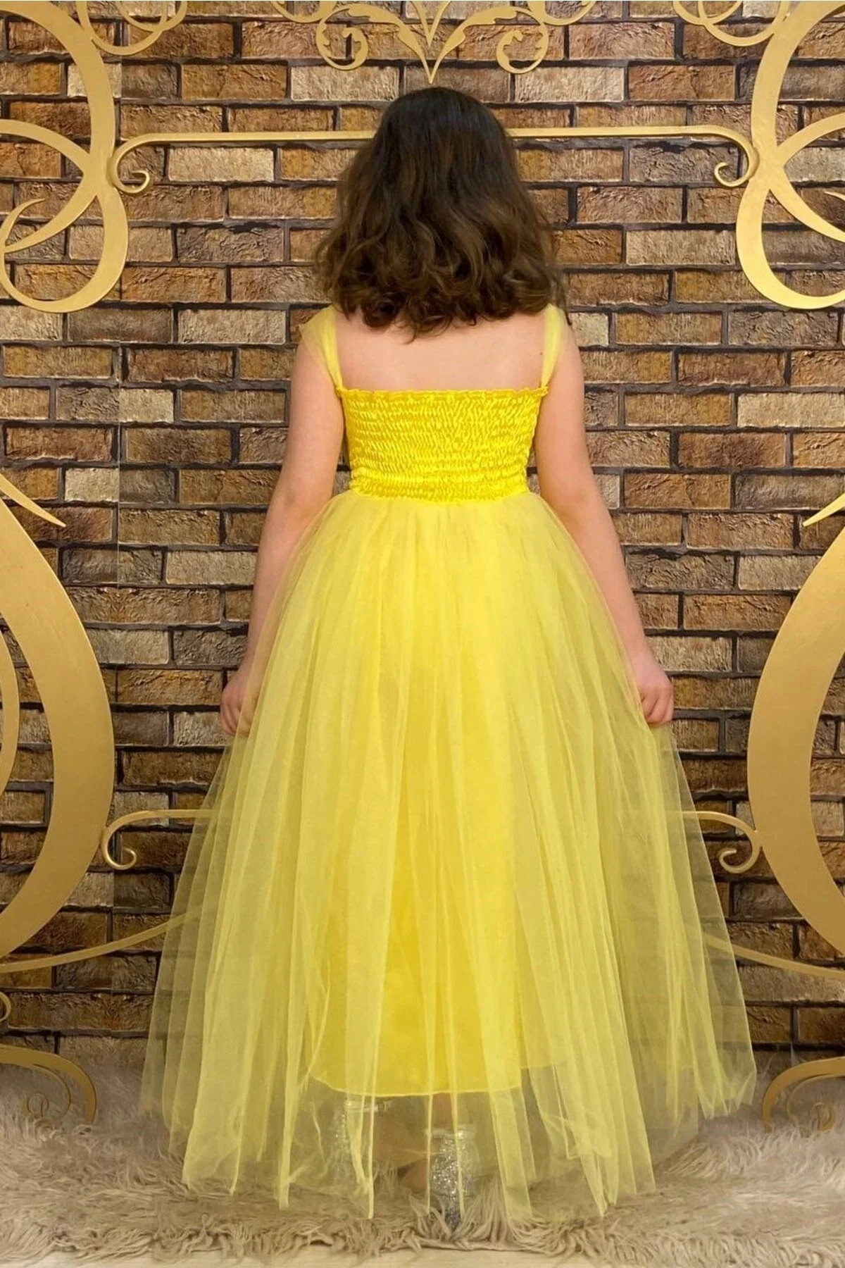 Sarı Beli Pul Detaylı Tam Boy Çocuk Abiye Gösteri ve Parti Elbisesi