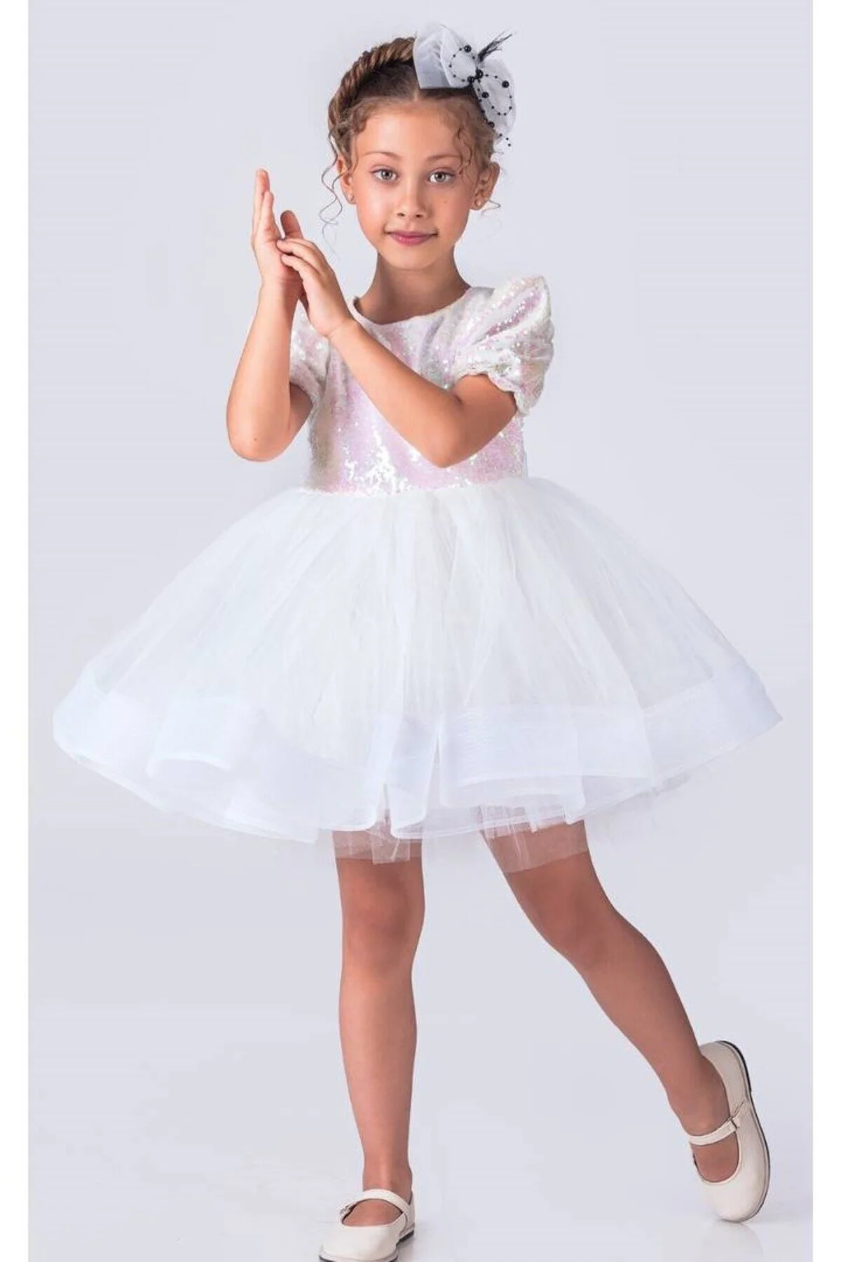 Beyaz Payetli Kısa Kollu Balo Gösteri Kıyafeti 23 Nisan Çocuk Abiyesi